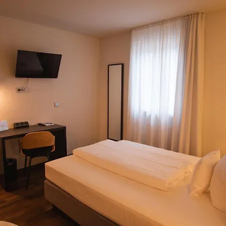 Am Main Hotel